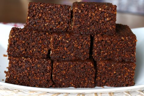 yorkshire parkin recipe cake authentic traditional british treacle molasses gingerbread Parkin Cake Recipe, Molasses Gingerbread, Parkin Recipes, Yorkshire Parkin, Daring Gourmet, British Recipes, Spice Mix Recipes, Recipe Cake, Ginger Cake