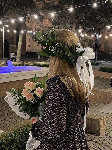 Complimenti Dottori! Emma, who is originally from the UK, but now lives in Ferrara, shares her experience of graduation day in Italy. #graduation #graduationceremony #italy #laurel #laurelwreath Graduation Flowers, Emilia Romagna, Laurel Wreath, Graduation Ceremony, Graduation Day, Flower Crown, Dream Life, Party Outfit, The Uk