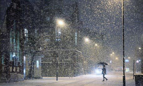 Lady Walking In A Heavy Snowfall In The City. London Snow, Oregon Winter, Gifts For Boyfriend Parents, Heavy Snowfall, I Love Snow, 22 December, Christmas Gifts For Boyfriend, Snow And Ice, Snow Scenes