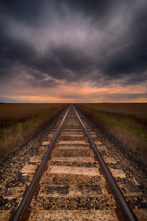 Railroad Track Pictures, Train Tracks Photography, Track Pictures, Railway Track, Old Train, Rail Road, Train Pictures, On The Horizon, Train Tracks