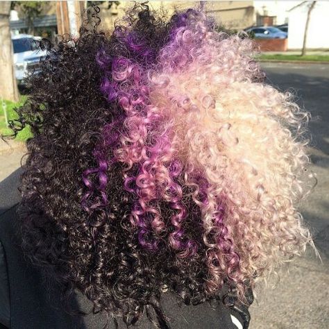 This is LIFE love this two toned color with purple hair YAAAASSSSS Dyed Curly Hair, Dyed Hair Inspiration, Colored Curly Hair, Dyed Natural Hair, Pretty Hair Color, Natural Styles, Hair Dye Colors, Dye My Hair, Locs Hairstyles