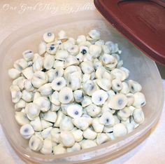 Yogurt Raisins Recipe, Frozen Yogurt Bites Recipe, Craisins Recipes, Yogurt Raisins, Yogurt Covered Blueberries, Apple Desert, Blueberry Bites, Low Carb High Protein Meals, Frozen Yogurt Blueberries