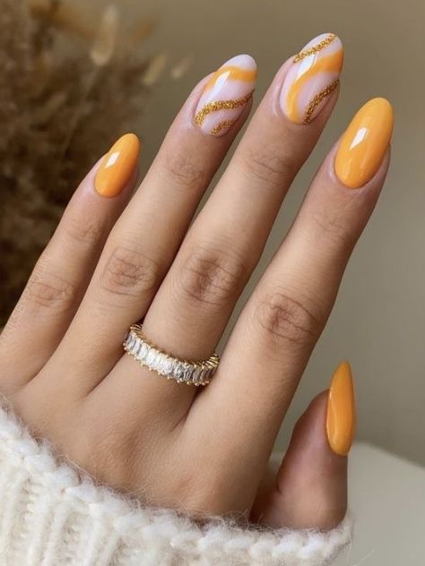 Swirl Nail Designs, Nail Art Orange, Nails Xmas, Swirl Nail, Nails Application, Art Noel, Swirl Nail Art, Santa Nails, Orange Nail Designs