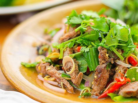 Thai Beef Salad Recipe, Thai Beef Salad, Thai Beef, Tasty Thai, Thai Salads, Satisfying Salads, Beef Salad, Thai Street Food, Onion Recipes