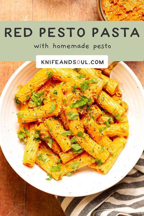 Quick, simple and brimming with tomatoey, garlicky, herby yumminess, my red pesto pasta recipe is perfect for a speedy lunch or dinner. Make you own homemade pesto from scratch or toss on store-bought pesto if you're in a hurry. Whether you're already a red pesto fan or green pesto go-to looking to try something new this versatile recipe is sure to be a new favourite. Recipe With Red Pesto, Pesto And Red Sauce Pasta, Red Pesto Dishes, Creamy Tomato Pesto Pasta, Creamy Red Pesto Pasta, Red Pesto Pasta, Pesto Pasta Recipe, Pasta Pesto, Red Pesto