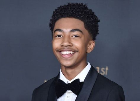 Miles Brown, Sisters Movie, Black Hair Cuts, Father Son Relationship, 28 December, Black Celebrities, Famous Americans, Girl Guides, Dancing With The Stars