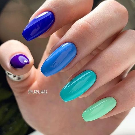 Multi Shade Nails, June Nails 2023, Most Beautiful Nails, Unique Nail Designs, Bright Nail Art, Feather Nails, Nails Now, Cute Gel Nails, Dipped Nails