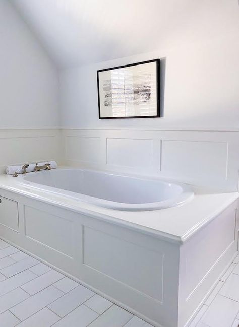 painted over cultured marble white bath tub surround on white tile floor Painted Bath Tub, Bathtub Surround Ideas, Bath Tub Surround, Bathtub Surrounds, Tile Around Tub, Bathtub Tile Surround, Tub Surround Ideas, Restroom Remodel, Bathroom Renovation Ideas