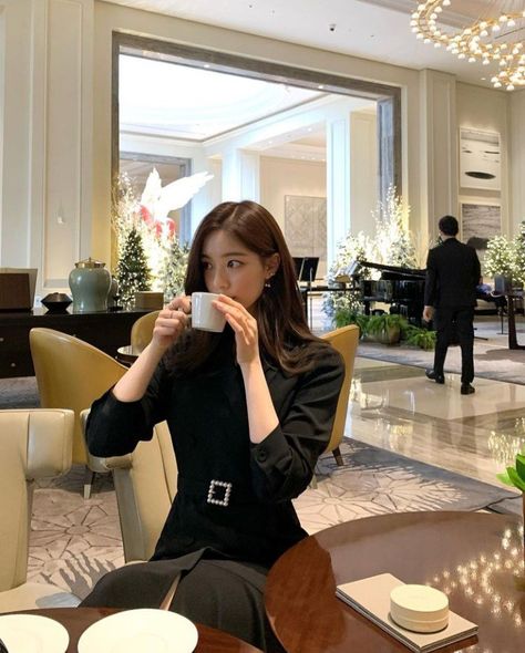 Asian Business Women, Hotel Outfit Ideas, Ceo Girl, Ceo Woman, Korean Hairstyles, Rich Girl Aesthetic, Korean Aesthetic, Korean Girl Fashion, 가을 패션