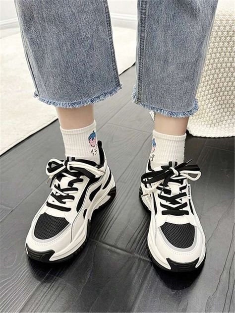 Chunky Sneakers, Women Lace, Sports Equipment, Fashion Online Shop, Online Fashion, Sports Women, All Fashion, Fashion Inspiration, Men's Clothing