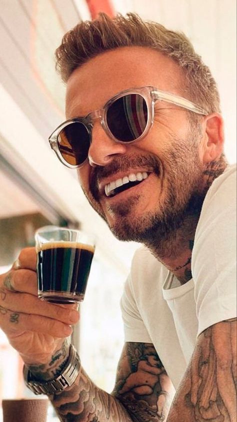 David Beckham Style Outfits, Sunglass Photoshoot, Eyewear Photography, David Beckham Style, Mens Sunglasses Fashion, Mens Glasses Fashion, Its A Mans World, Dior Sunglasses, Ryan Reynolds