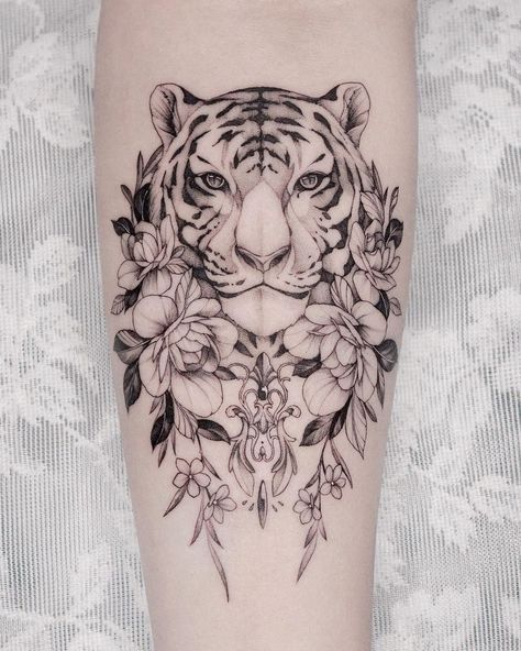 Tiger Tattoo | Tattoo Ideas and Inspiration Geometric Tiger, Animals Tattoo, Watercolor Tiger, Tiger Design, Tiger Tattoo, Get A Tattoo, Armband Tattoo, Angel Tattoo Men, All Tattoos