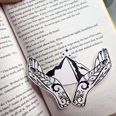 Throne Of Glass Abraxos Tattoo, A Court Of Mist And Fury Tattoo, Acotar Tattoo Ideas, Acotar Tattoos, Book Inspired Tattoos, Fandom Tattoos, Court Of Wings And Ruin, Book Tattoos, Bookish Tattoos