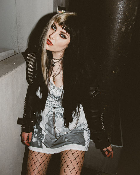 Indiefoxx Alt Fashion Photography, Egirl Photoshoot, Photoshoot Ideas Dark, Photoshoot Alternative, Y2k Goth Photoshoot, Gothic Photoshoot Ideas, Alt Photoshoot, Alt Girl Style, Style Photoshoot Ideas