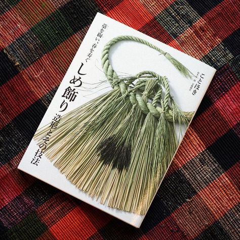 KIRIKO on Instagram: “"Shime-Kazari Form and Techniques" is a book that explains the techniques and form of the traditional craft Shimekazari. Also called…” Japanese New Year, Straw Weaving, New Year Decorations, Japanese Textiles, Diy Crafts Hacks, New Year Decor, Catalog Design, Japanese Crafts, Crafts Hacks