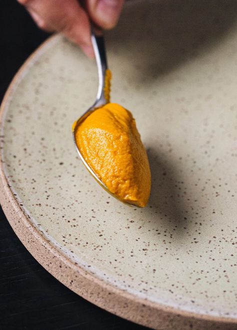 Carrot Purée by Caio Soter | CREME: Step-by-Step Video Recipes Carrot Puree Recipes Dinners, Carrot Puree Recipes, Plating Vegetables, Puree Soups, Dinner Sauces, Fish Plating, Carrot Sauce, Carrot Puree, Puree Recipes