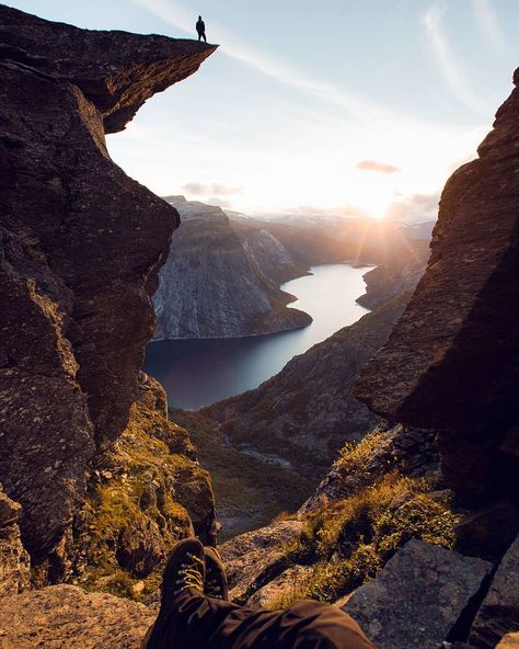 Definitely one of the better views in Norway 😅 a few years ago we were super lucky and had the famous Trolltunga all for us, what a place 🙌 Mountain Hiking Aesthetic, Trolltunga Norway, Norway Photography, Mountain Landscape Photography, Hiking Europe, Mountain Pictures, Beautiful Landscape Photography, Adventure Aesthetic, Mountain Photography