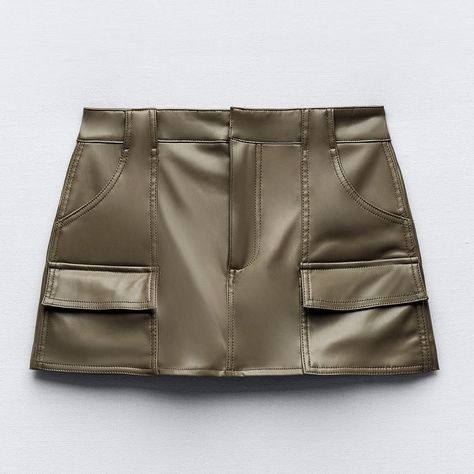 Brand: Zara Name: Faux Leather Skirt Size: Xs Color: Green Condition: Brand New W Tag Zara Name, Leather Skort, Zara Skirt, Zara Skirts, Faux Leather Skirt, Leather Skirt, Womens Skirt, Faux Leather, Zara