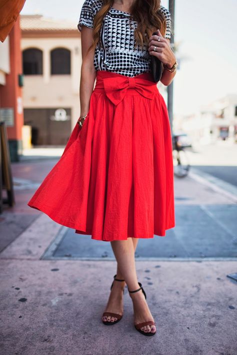 Merrick's Art // Style + Sewing for the Everyday Girl: SKIRT THE ISSUE Ținute Business Casual, Mid Calf Skirt, Bow Skirt, Look Formal, Red Skirt, Red Skirts, Knee Length Skirt, Look Chic, Vintage Skirt