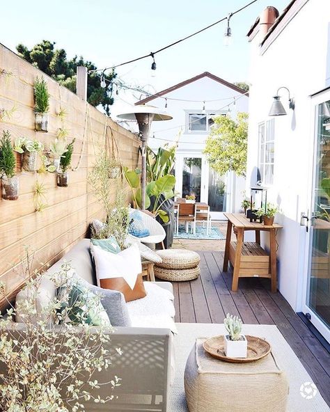 Boho Patio, Outdoor Patio Space, Budget Home Decorating, Modern Architects, Patio Spaces, Outdoor Deck, Outdoor Design, Decoration Design, Backyard Patio