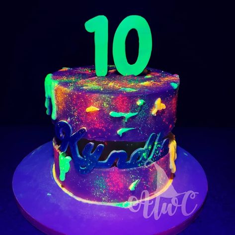 #glowinthedarkcake #glowinthedarkparty #glowinthedarkpartyideas #faultlinecake #kidspartyideas #funcakes #buttercreamcake #splattercake #neoncake Splatter Cake, Neon Cakes, Glow Party, 9th Birthday, Sheet Cake, 6th Birthday, Buttercream Cake, Party Cakes, Amazing Cakes