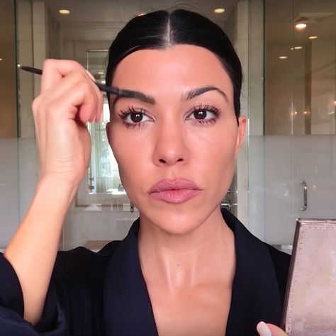 Kourtney Kardashian Aesthetic, Kourtney Barker, Kourtney Kardashian Makeup, Kourtney Kardashian Hair, Robert Kardashian Jr, Kardashian Makeup, Kourtney Kardashian Style, Robert Kardashian, Kkw Beauty