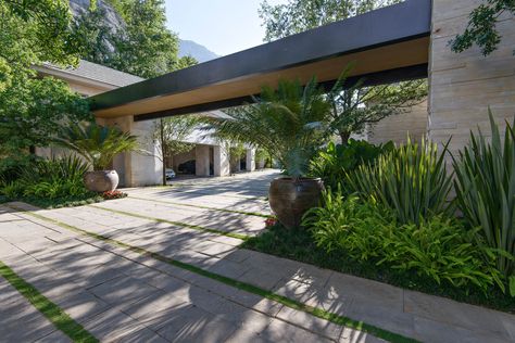 Tropical Gate Design, Porte Cochere Driveway Modern, Modern House Driveway, Tropical Driveway, Modern Driveway Entrance, Villa Driveway, Tropical Planting, Entrance Gates Driveway, Desert Landscape Design