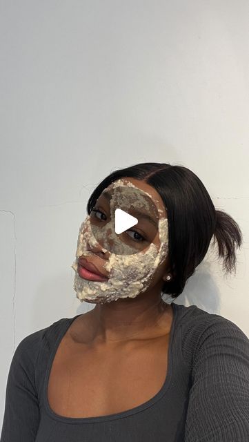 Thandiwe Dube on Instagram: "Oats Face Mask benefits ⬇️:

1. Oats contain lipids and proteins that can help moisturize and hydrate the skin
2.  gentle exfoliation
3. help reduce redness and irritation
4. help balance the skin’s natural oils

#oats #oatsfacemasks #facemask #skincare #diy 
#skinglow #glassskin #skincaretips #skincarecommunity" Oats Face Mask, Face Mask Benefits, Facemask Skincare, Skincare Diy, Gentle Exfoliator, Glass Skin, Natural Oils, Glowing Skin, Skin Care Tips