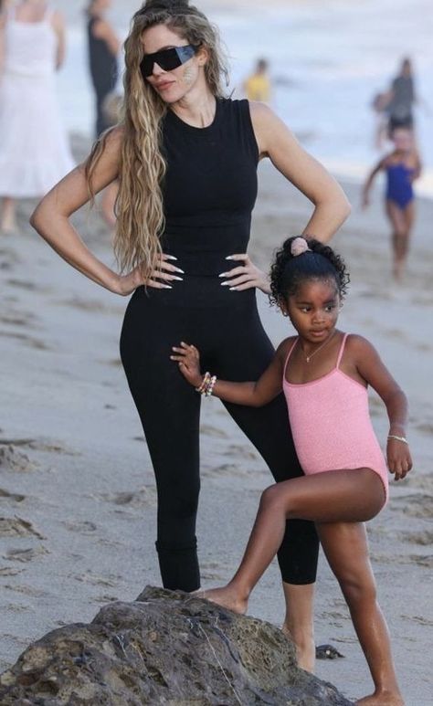 True Thompson, Khloe Kardashian Show, Khloe Kardashian Style, Khloe Kardashian Photos, Khloe K, Penelope Disick, Khloé Kardashian, Malibu Beach, Kardashian Family