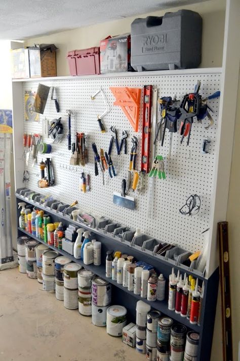 Garage Pegboard Wall (#buildit plans via @uglyducklingDIY) Garage Pegboard, Garage Wall Organizer, Pegboard Garage, Pegboard Wall, Pegboard Storage, Garage Floor Paint, Pegboard Organization, Garage Tool Organization, Garage Remodel