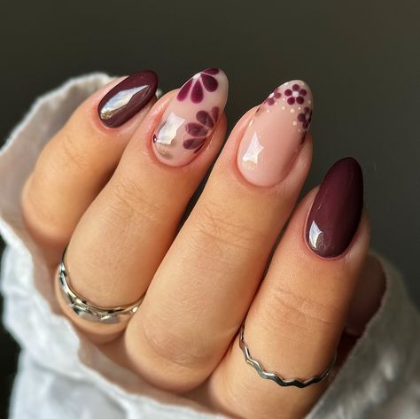 BY JESS NAIL ARTIST | Autumnal florals 🤎🌸 @nailorder Dura Gel @magpie_beauty Cherry Pie Mrs Mulberry Tweedle Dee Cat Got The Cream @nails_luxeofficial… | Instagram Autumnal Nails Biab, Burgundy Floral Nails, Winter Biab Nails, Mulberry Nails, Bordeaux Nails, Berry Nails, Plum Nails, Tweedle Dee, Simple Fall Nails