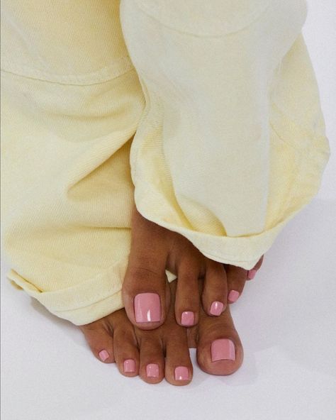 12 Pretty Pink Pedicure Ideas For Summer 2023 & Beyond Pedicure Summer Ideas, Pedicure Ideas 2023 Summer, Pedicure Ideas Summer 2023, Pink Toe Nails Ideas, French Tips Pastel, Tap Nails, Pink Pedicure Ideas, Pedicure Ideas Summer, Pedicure Rosa