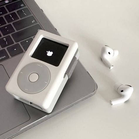 Ipod Aesthetics, Estilo Bad Boy, Cincin Diy, Garcia Lopez, Maria Garcia, Teknologi Gadget, Photo Polaroid, Retro Gadgets, Gray Aesthetic