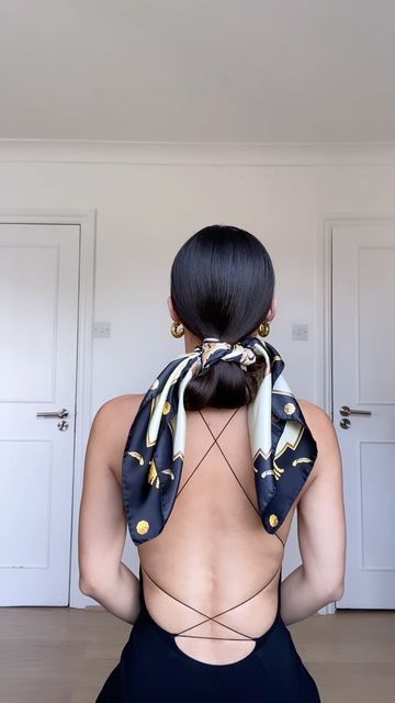 Hairstyle Scarf, Scarf Bun, Hairstyle Ideas Easy, Unique Scarf, Silk Scarf Hair, Hair Scarf Styles, Scarf Hair, Trendy Hairstyle, Bun Hairstyle