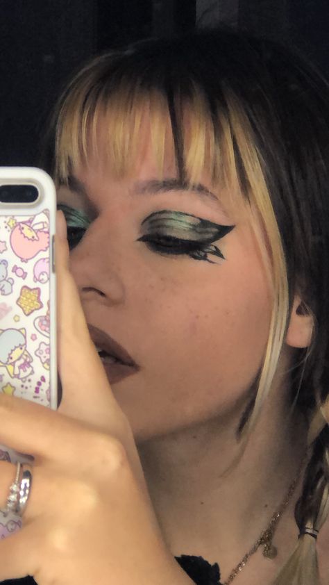 Fairy Vibes Makeup, Dark Ren Faire Makeup, Fairygrunge Makeup, Fairy Goth Makeup, Dark Fairy Make Up, Grunge Fairy Makeup, Dark Fairy Makeup Ideas, Modern Fairy Aesthetic, Goth Fairy Makeup