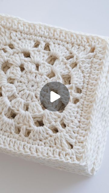 Half Circle Granny Square, Granny Square Tutorial Video, Circle Granny Square, Circle Dance, Granny Square Pattern, Diy Yarn, Crochet Circles, Tutorial Crochet, Crochet Doily Patterns