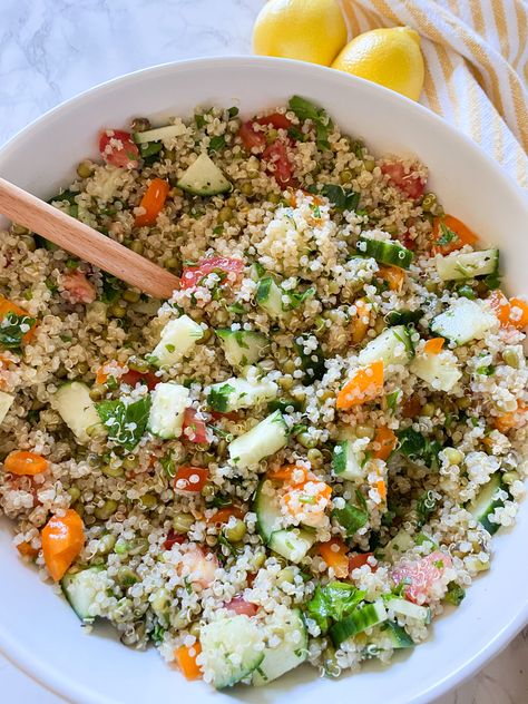 Copycat Costco Quinoa Salad - Live Simply Healthy Costco Salad, Costco Quinoa Salad, Gluten Free Quinoa Salad, Cheesy Broccoli Rice Casserole, Salad Copycat, Mayo Salad, Salads Ideas, Cheesy Broccoli Rice, Costco Meals