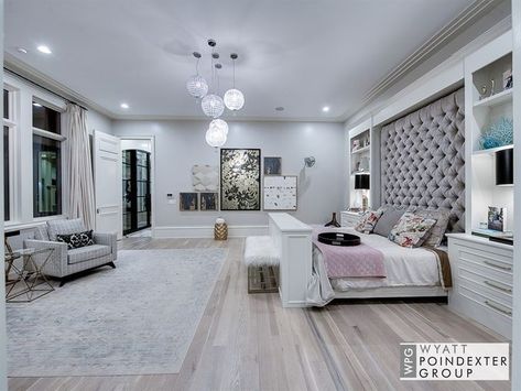 Rich Girl Room, Big Bedroom Luxury, Rich Girl Bedroom, Mafia Queen, Mansion Bedroom, Huge Bedrooms, Room Revamp, Big Bedrooms, Girl Bedroom Designs