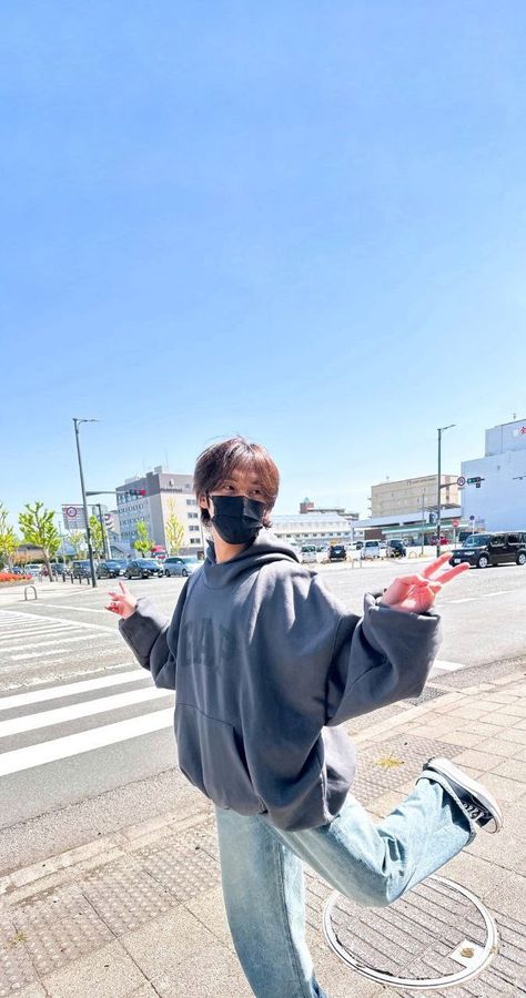 Stray Kids Outfits, Bubbles Wallpaper, Boyfriend Wallpaper, I Know You Know, Ideal Man, Lee Know Stray Kids, Gambar Figur, Skz In Cute, Japan Photo