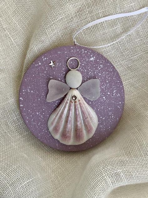 Clam Shell Art, Diy Seashell Crafts, Shell Angels, Scallop Shell Craft, Seashell Christmas Ornaments, Art Coquillage, Seashell Ornaments, Beachy Christmas, Shell Crafts Diy