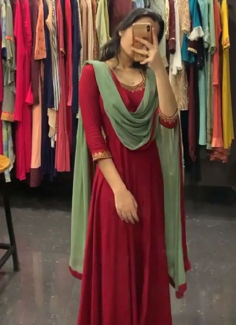 Silk Churidar Designs, Anarkali Dress Stitching Ideas, Colure Combination Dress, Red Colour Combinations Dress, Classy Traditional Outfits, Red Churidar Designs, Anarkali Dress Simple Classy, Colour Combinations Clothes, Combination Dresses