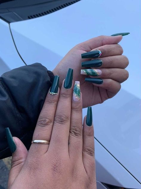 Dark Emerald Green Nails Design, Nail Designs Dark Green And Gold, Emerald Green Nails Acrylic Coffin Long, Teal And Gold Nails Acrylic, Dark Green Nails With Rhinestones, Emerald Green Dip Powder Nails, Emerald Green Nails Ideas, Teal Nails Aesthetic, Dark Teal Prom Nails