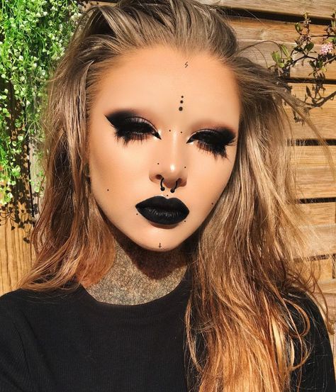 No Eyebrow Makeup Goth, Shaved Eyebrows Makeup, Goth Brows, Gothic Eyebrows, No Eyebrows Makeup, Shaved Brows, Goth Eyebrows, Eyebrow For Round Face, Appearance Aesthetic