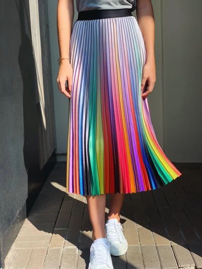 Pleated Skirts, Comfortable Heels, Hip Length, Black Blouse, Tie Dye Skirt, A Line Skirts, Pleated Skirt, Color Combinations, You Can Do