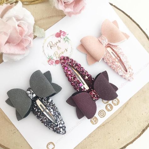 Bow Snap Clip Set Scalloped Glitter Snap Clip Set Hair | Etsy Handmade Hair Bow Clips, Toodler Hair Accessories, Toddler Hair Bow Clips, Diy Velvet Bow Hair Clips, Hair Bow Display, Diy Leather Bows, Hair Pins Diy, Unicorn Bows Hair Clips, Diy Hair Accessories Ribbon