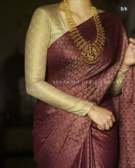 Vine Colour Saree, Saree Blouse Color Combinations, Maroon Saree Blouse, Full Sleeves Blouse Designs, Saree Pic, Plain Sarees, Maroon Saree, Saree Ideas, Cotton Saree Blouse Designs