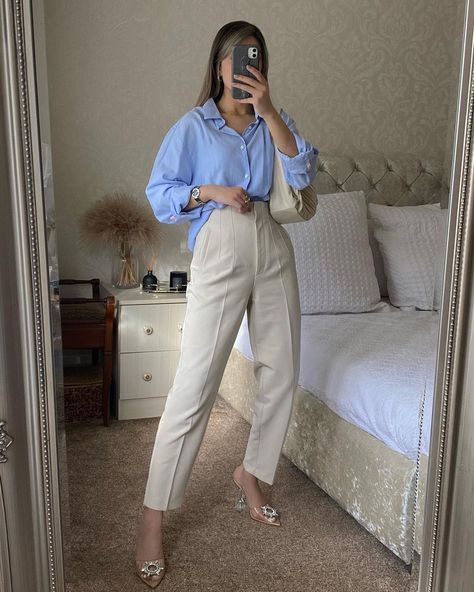 Casual Neutral Outfits, Black Heeled Boots, Off White Pants, New Look Fashion, Casual College Outfits, Business Outfits Women, Classy Work Outfits, Outfits Verano, Blazer With Jeans