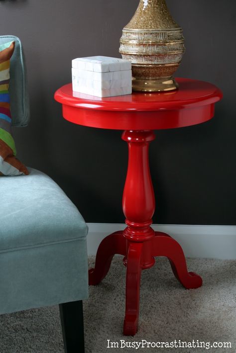 Might have to paint my side table like this!! Red Painted Furniture, Red Furniture, Casa Vintage, Paint Colors Benjamin Moore, Interiors Dream, Red Table, Paint Brands, Redo Furniture, Refinishing Furniture