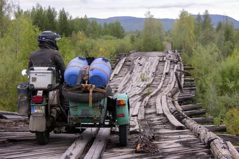 5 Artists on Ural Sidecars Riding 30,000 KM - YouMotorcycle Ural Bike, Motorbike Sidecar, Diy Seat Covers, Audi R8 Car, Ural Motorcycle, Car Wheel Cover, Motorcycle Camping Gear, Motorcycle Adventure, Car Wheels Diy