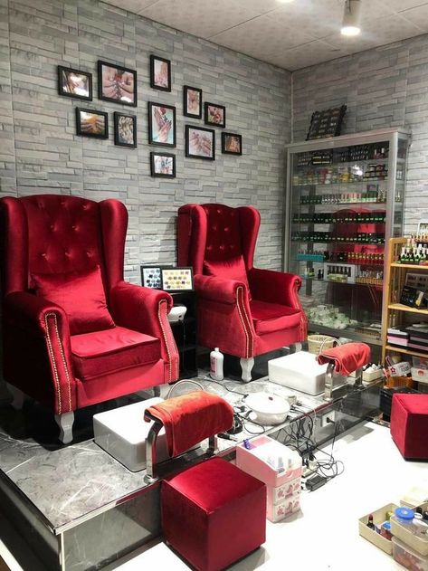 Saloon Chair, Red Velvet Chair, Architecture Symbols, Spa Photos, Salon Design Ideas, Beauty Salon Interior Design, Nail Salon Furniture, Spa Chair, Beauty Salon Interior